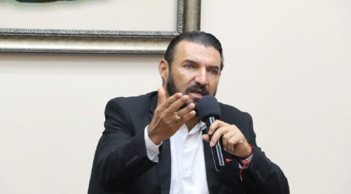 Rasel Tomé critica a funcionarios de Libre en el gobierno por comportarse similar a los nacionalistas