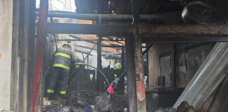 Incendio consume un negocio y una vivienda en la colonia Villa Adela de Tegucigalpa
