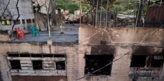 Sin ninguna ayuda del Gobierno continúan afectados por incendio en mercado