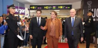 Presidenta Castro llega a Panamá para asistir a conmemoración de 60 años del Parlatino