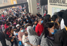 El Hospital San Felipe amanece abarrotado; pacientes denuncian la falta de citas