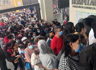 El Hospital San Felipe amanece abarrotado; pacientes denuncian la falta de citas