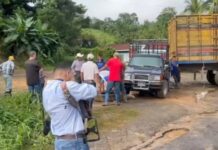 Pobladores se toman la CA-13 exigiendo la reparación de la calle