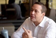 Carlos Eduardo Reina presenta su renuncia como gobernador de Francisco Morazán para postularse como diputado