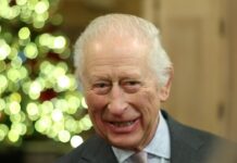 El rey Carlos III continuará su tratamiento contra el cáncer en 2025, según Sky News