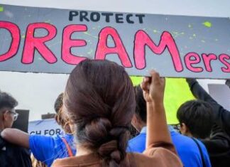 Ultimátum de senadores demócratas a Biden para proteger a los migrantes antes de Trump