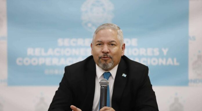 Canciller Enrique Reina rechaza informe del Departamento de Estado y apunta que «tiene tinte político»