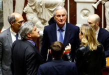 El Gobierno francés, al borde de la disolución: el Parlamento vota una moción de censura