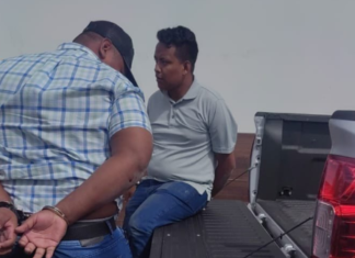 Capturan a dos agentes de la DPI acusados de extorsión en Comayagua