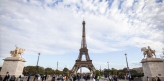 Evacuada temporalmente la torre Eiffel por un cortocircuito en los ascensores
