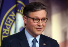 Trump respalda a Mike Johnson como presidente de la Cámara de Representantes