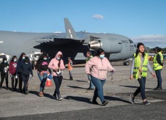 Guatemala habilitará espacio en centro de convenciones para atender a migrantes deportados