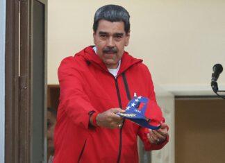 Maduro acusa a Machado de fingir un «autosecuestro» durante una manifestación en Caracas