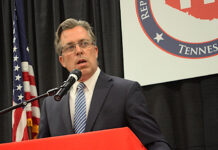 Representante estadounidense Andy Ogles presenta proyecto de ley que autoriza a Trump suspender ayuda a Honduras en respuesta a amenazas sobre base militar