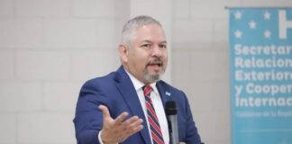 Canciller Reina señala que el gobierno lanzará programa “Hermana y Hermano, vuelve a casa” para atender a los deportados