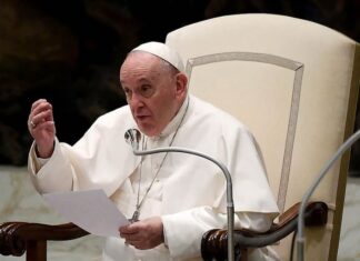El papa Francisco amplía el permiso de paternidad a trabajadores vaticanos y un bono para sus hijos