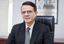 Exministro José Manuel Matheu: «Propuesta de Farmasupro es una cosa de año político»