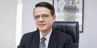 Exministro José Manuel Matheu: «Propuesta de Farmasupro es una cosa de año político»