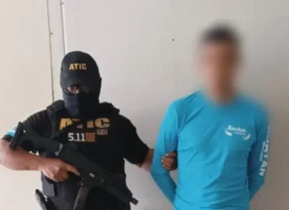 Detienen a expolicía acusado de torturar a un ciudadano bajo su custodia