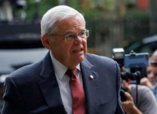 El exsenador demócrata Bob Menéndez es condenado a 11 años de cárcel por corrupción