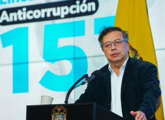 Presidente colombiano desautoriza entrada de aviones EE.UU. con deportados sin trato digno