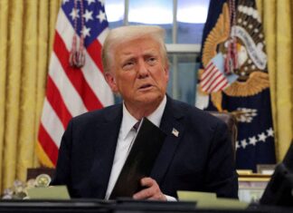 Un juez federal bloquea la orden de Trump de acabar con la ciudadanía por nacimiento