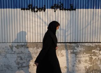 El Gobierno de Irán decide no sancionar a mujeres sin velo en las calles pese a considerarlo ilegal