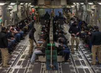 Honduras recibirá aviones militares de EE. UU., con migrantes deportados