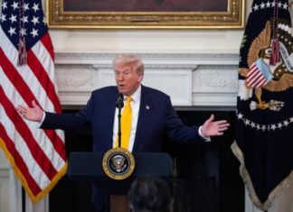 Trump «no forzará» su plan para controlar Gaza, aunque insiste en «sacar» a los palestinos