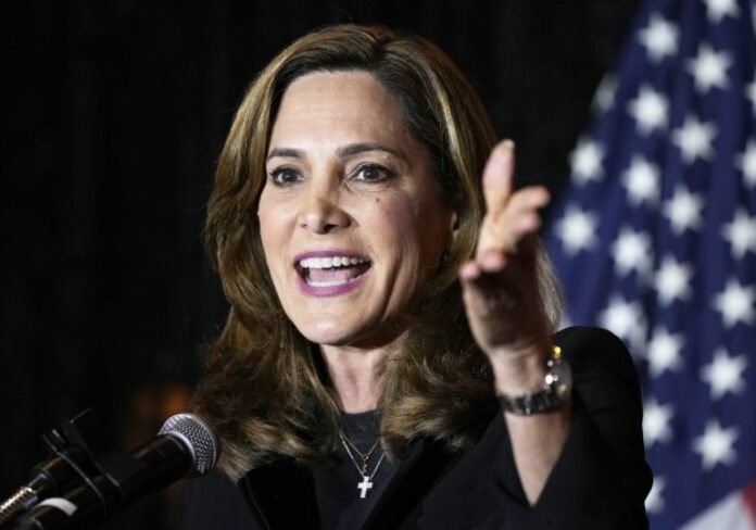 221025-Maria-Elvira-Salazar-ac-1157p-a15805-770x540
