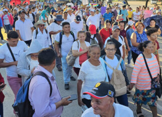 Centenares de hondureños pobres exigen títulos de propiedad de tierra y viviendas dignas