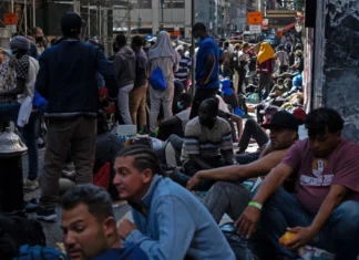 Nueva York cerrará el albergue para migrantes establecido en el famoso hotel Roosevelt