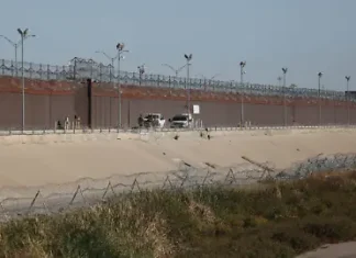 Texas, dispuesto a vender o alquilar terreno en la frontera al Gobierno de Trump