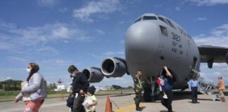 Arriban 158 hondureños deportados desde EE. UU.