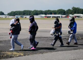 EE. UU. implementa operativo de ICE para rastrear y deportar a niños migrantes sin compañía