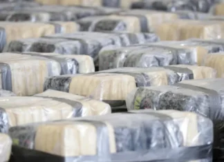 La Armada de Ecuador decomisa unas dos toneladas de cocaína en un buque que iba a México