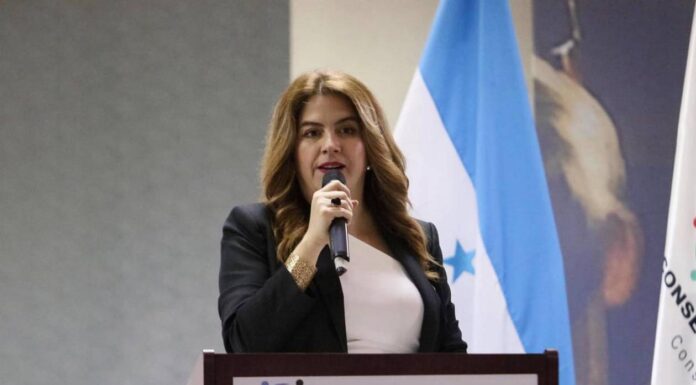 Cossette López cede presidencia del CNE entre avances y compromiso democrático