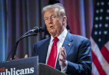 Donald Trump anunció que Apple trasladará la producción de sus nuevas plantas a EE. UU. en lugar de México