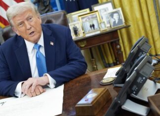 Trump dice que Venezuela aceptó recibir nacionales deportados y encargarse del transporte