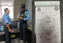 Luego de trascender videos, aplican esquela a funcionario policial por conducir imprudente en la capital