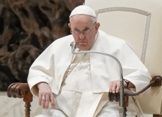 El cuadro clínico del papa «es complejo» y requerirá «una hospitalización adecuada»