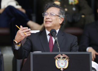 Petro denuncia que «los narcotraficantes» quieren atacar el avión presidencial con misiles