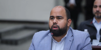 Jefe de bancada de Libre acusa al CNA de servir a un partido tradicional y cuestiona sus informes