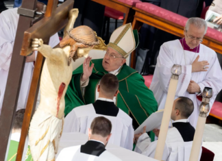 El papa, a los ejércitos del mundo: «Que callen las armas y se escuche el grito de la paz»