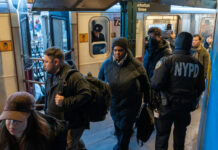 Policía de un condado de Nueva York se unirá a ICE para detener a inmigrantes irregulares