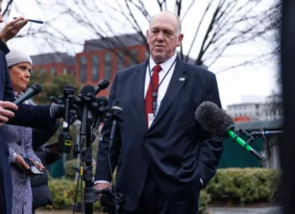 El zar de la frontera de EEUU denunció que redada al Tren de Aragua se filtró