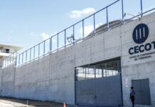 EE.UU. manda a El Salvador a los primeros deportados bajo la Ley de Enemigos Extranjeros