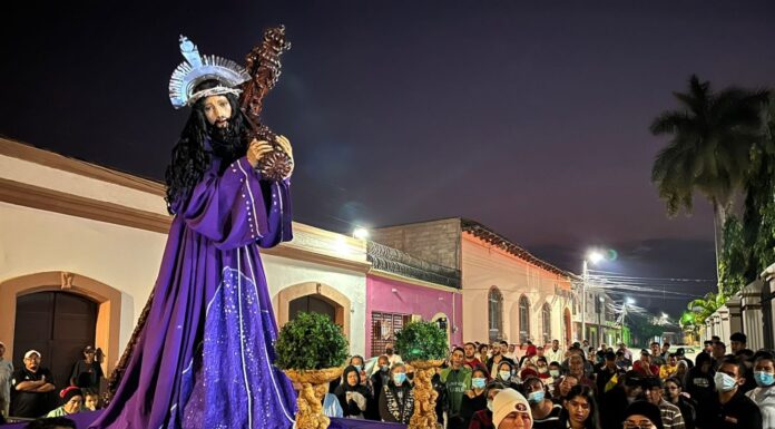 Comayagua mantiene viva la tradicional Procesión de Los Pasos rumbo a Semana Santa
