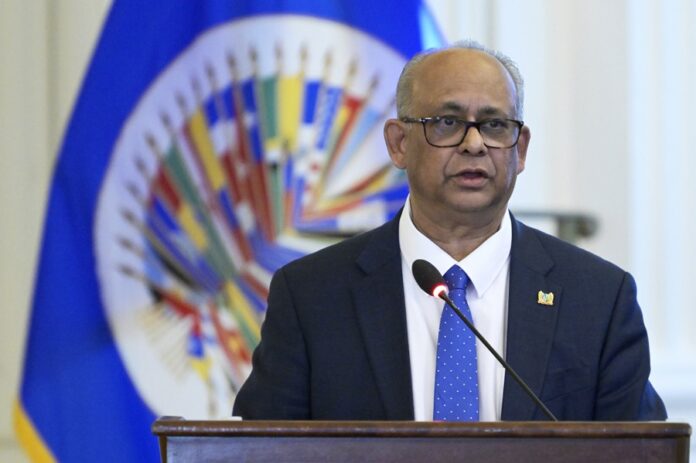 El candidato de Surinam a dirigir la OEA apuesta por el "diálogo" para resolver conflictos