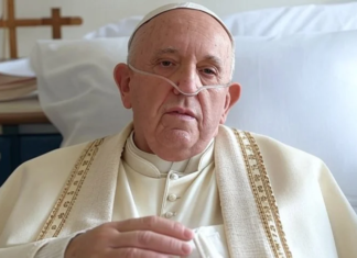 El papa sigue el tratamiento para la neumonía bilateral y permanece estable